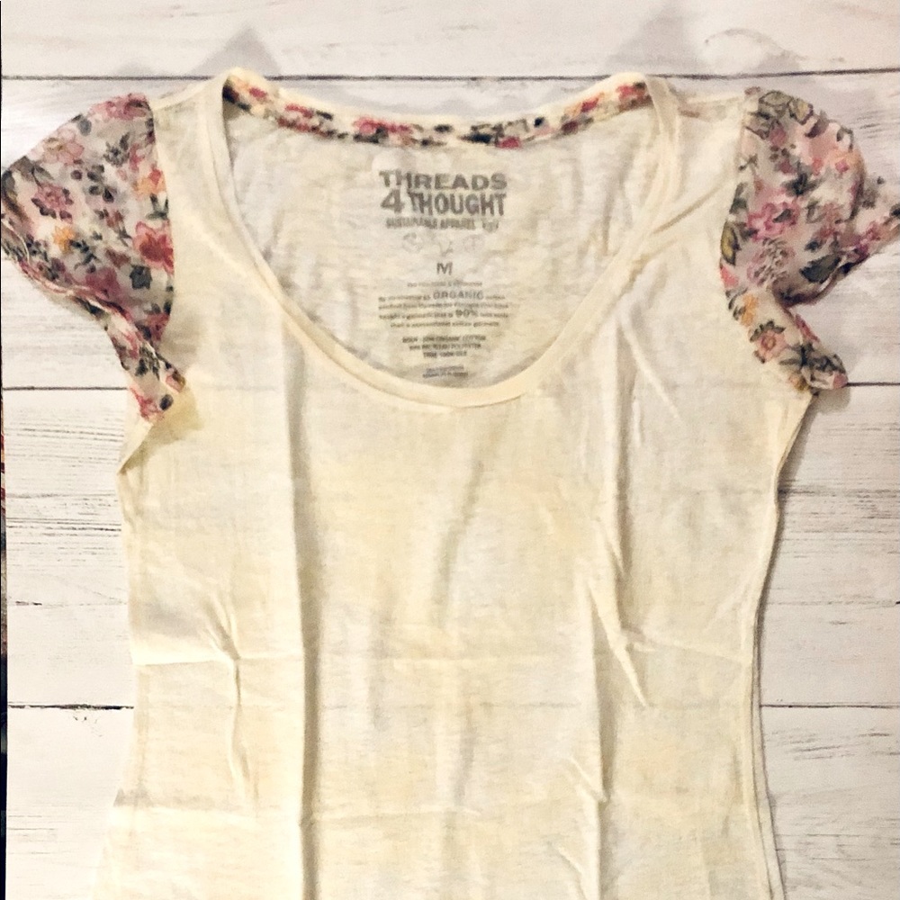 Threads 4 Though, Organic lite yellow/flowers Size M